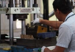 Plug injection molding