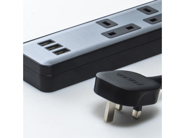 3 Pin 13 A Fused Plug UK Power Strip
